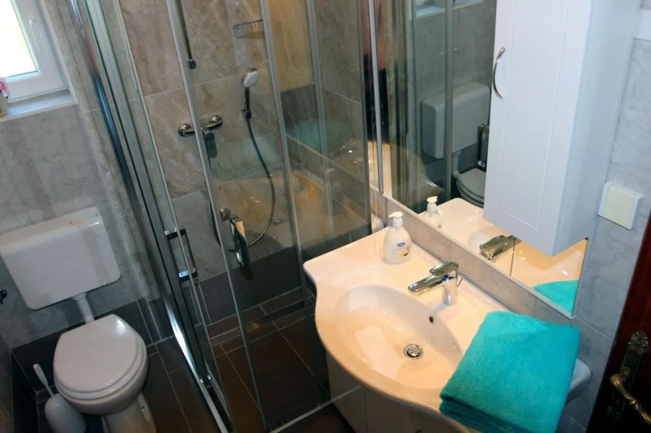 Three-Bedroom Apartment In Novi Vinodolski I Повиле Хорватия