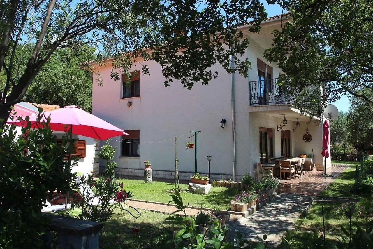 Three-Bedroom Apartment In Novi Vinodolski I Повиле